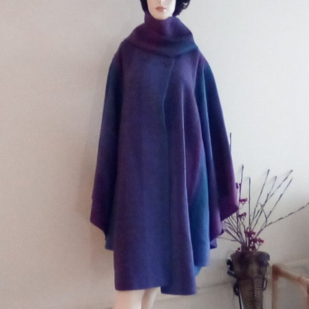 Stunning Vintage Irish Avoca  Wool Cape